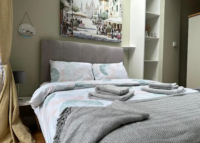 Centre Of Village, Lovely Apartment